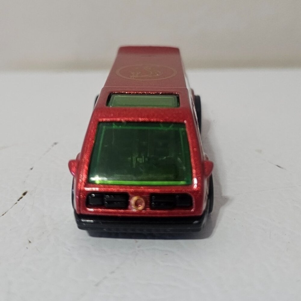 Hot Wheels Disney Mulan '69 Volkswagen Squareback Dream Van - Picture 2 of 6